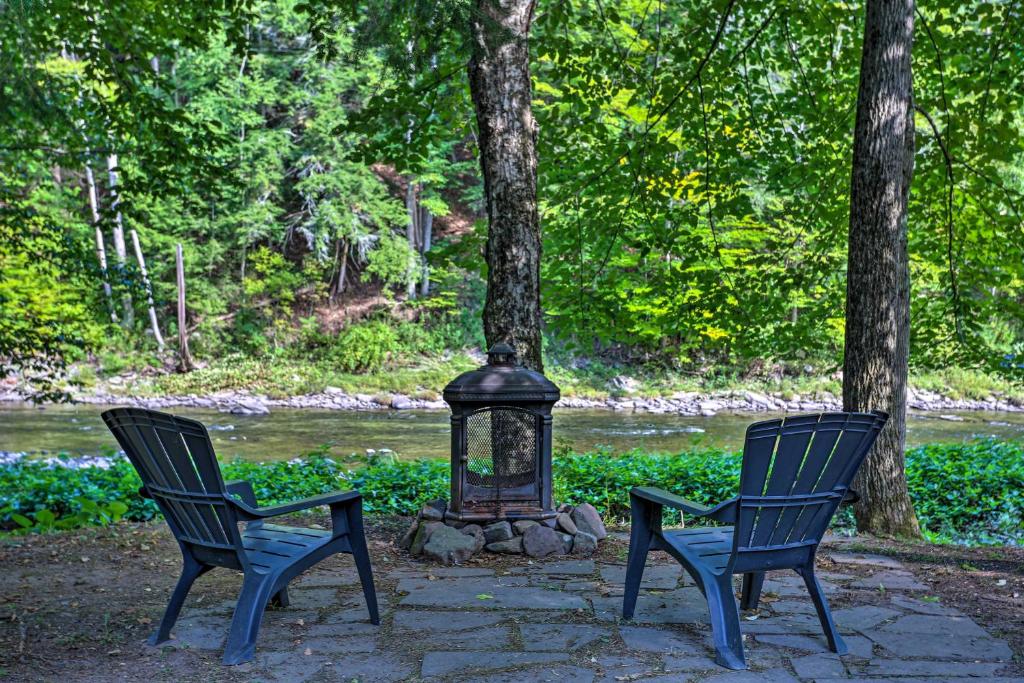 Creekfront Getaway with Deck in Livingston Manor! - main image