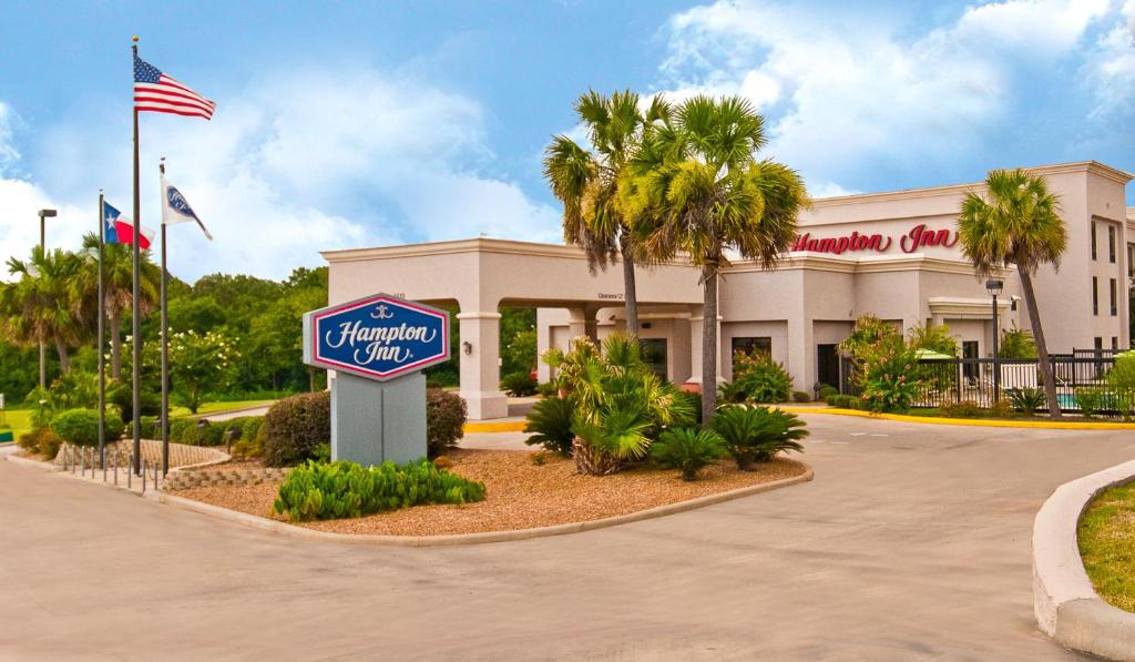 Hampton Inn Livingston - main image