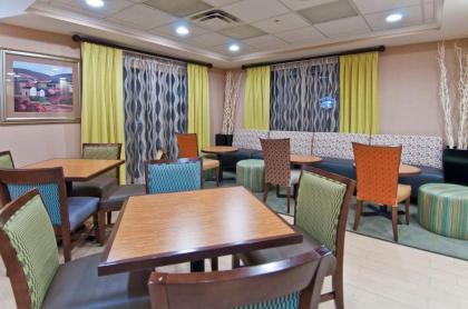 Hampton Inn Livingston - image 15