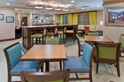 Hampton Inn Livingston - image 5