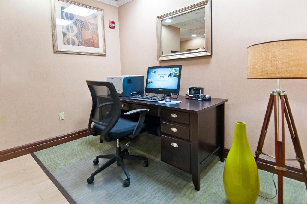 Hampton Inn Livingston - image 7