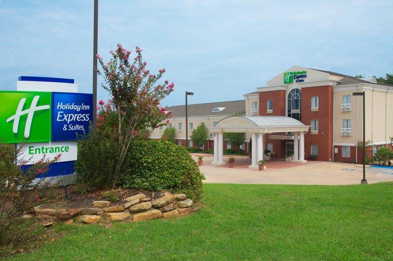 Holiday Inn Express Hotel & Suites Livingston - main image