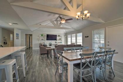 Lakefront Livingston Retreat with Porch and Kayaks! - image 11