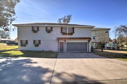 Lakefront Livingston Retreat with Porch and Kayaks! - image 15