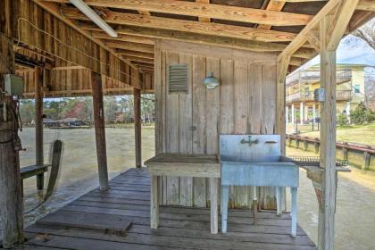 Lakefront Livingston Retreat with Porch and Kayaks! - image 2