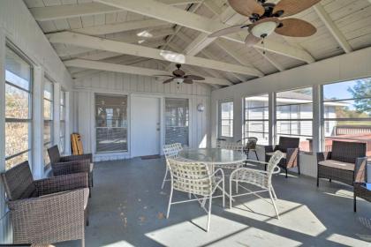 Lakefront Livingston Retreat with Porch and Kayaks! - image 9