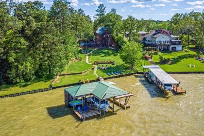 Beautiful Lakehouse Retreat with Hot Tub and Boathouse - image 11