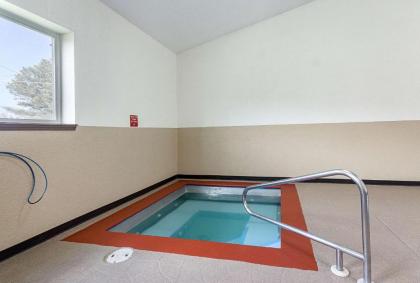 Econo Lodge Livingston - image 14