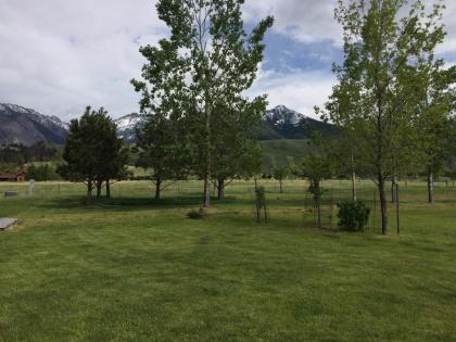 Pine Creek Cabin Livingston Montana - image 6