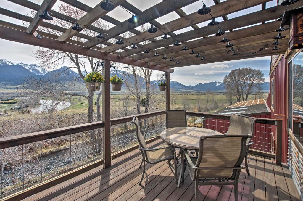 Lovely Livingston Loft with Mountain and River Views! - main image