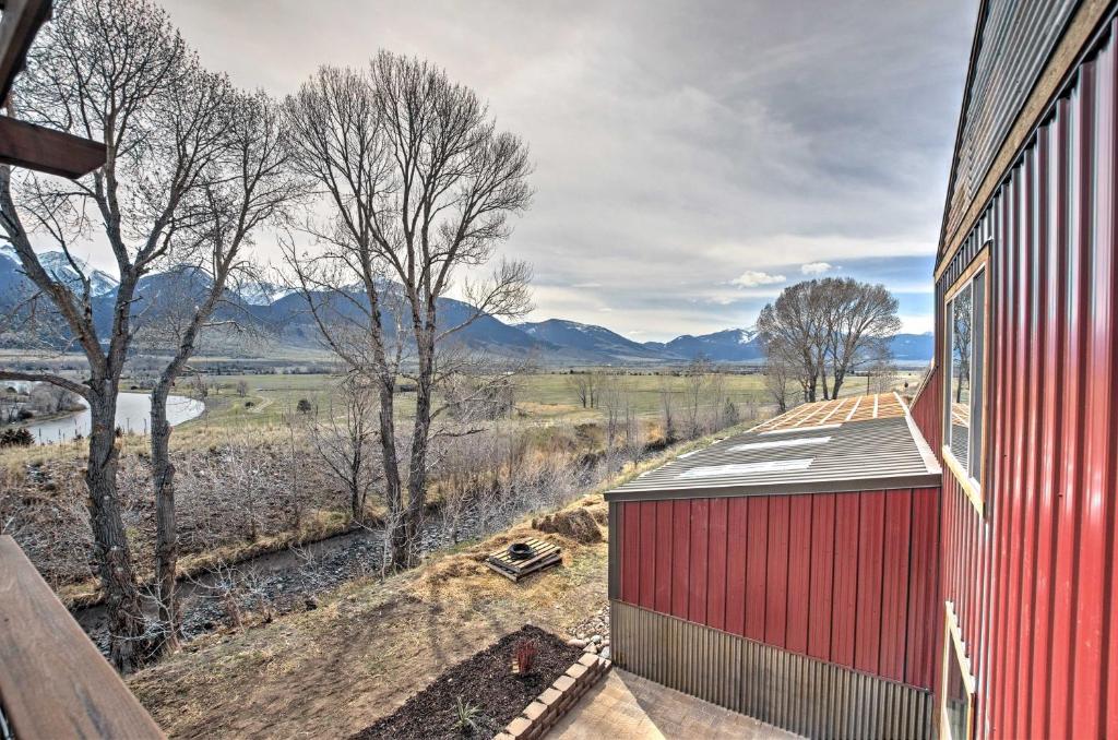 Lovely Livingston Loft with Mountain and River Views! - image 7