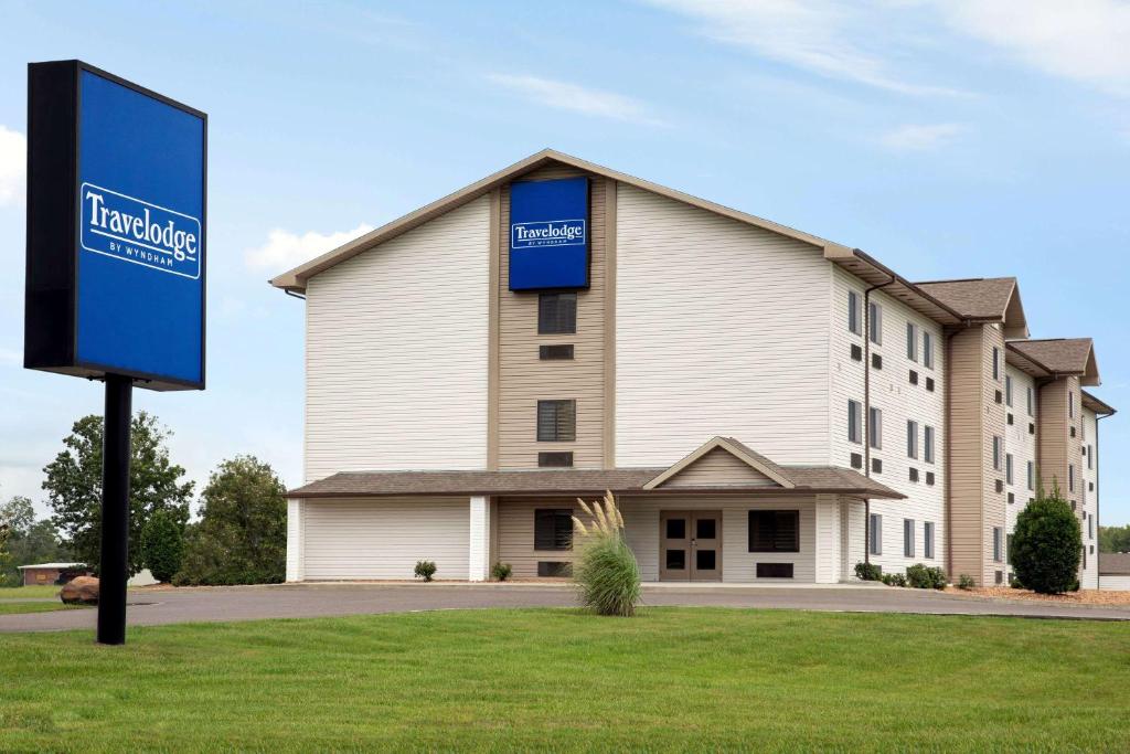 Travelodge by Wyndham Livonia - main image