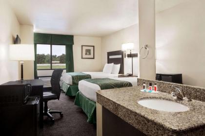 Travelodge by Wyndham Livonia - image 8