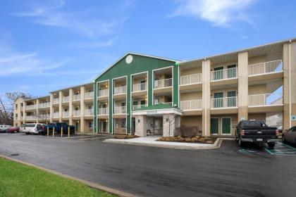 Hometown Suites Livonia