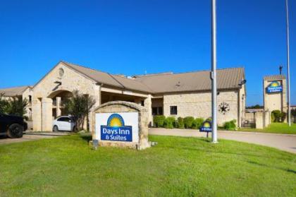 Days Inn & Suites by Wyndham Llano - image 2