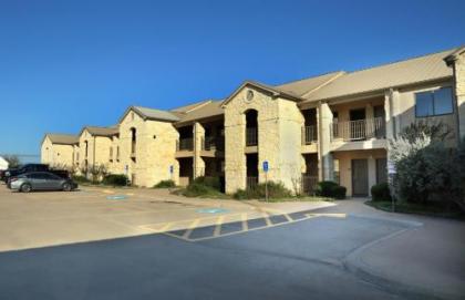 Days Inn & Suites by Wyndham Llano - image 4