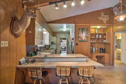 Rustic Lakefront House with Exotic Animals! - image 5