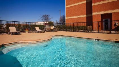 Best Western Lockhart Hotel & Suites - image 13