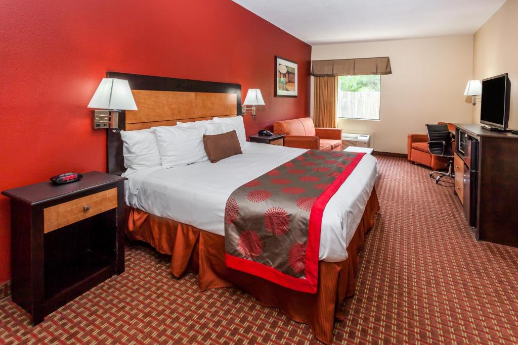 Ramada by Wyndham Locust Grove - image 3