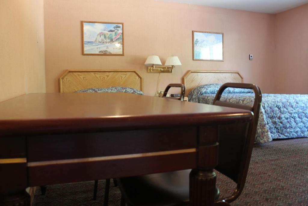 Tides Motor Inn - image 6