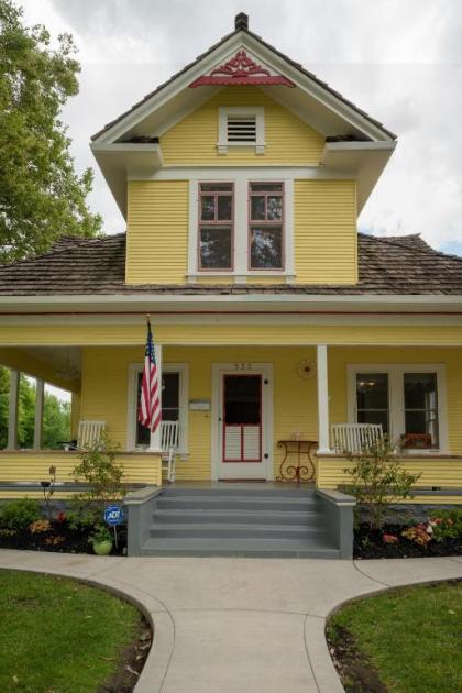 Poppy Sister Inn Lodi California