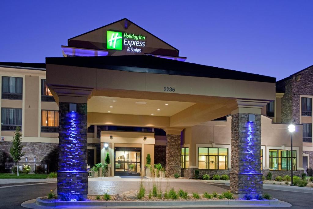 Holiday Inn Express Hotel & Suites Logan an IHG Hotel - main image