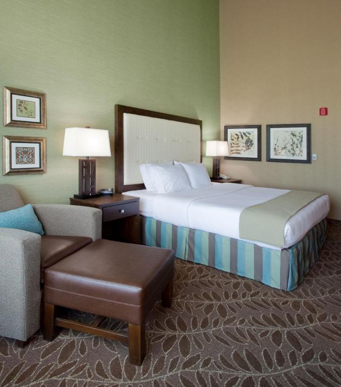 Holiday Inn Express Hotel & Suites Logan an IHG Hotel - image 3