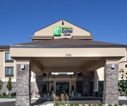 Holiday Inn Express Hotel & Suites Logan an IHG Hotel - image 8