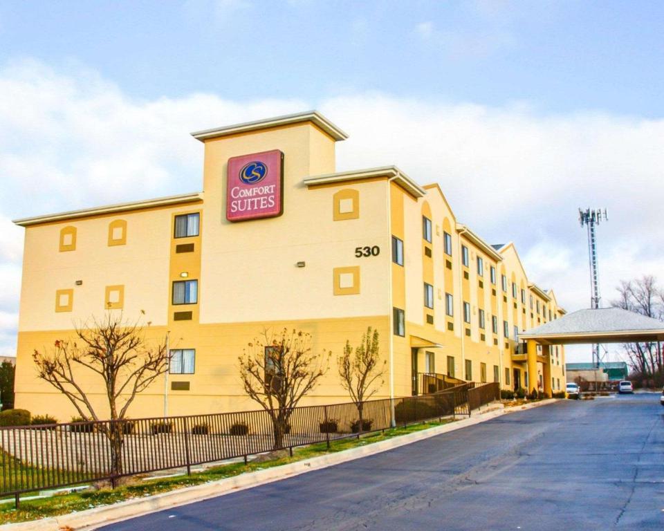 Comfort Suites Lombard/Addison - main image