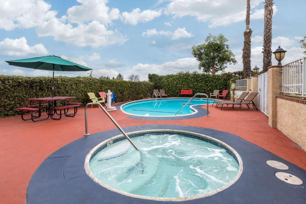 Quality Inn Lomita-Los Angeles South Bay - image 7