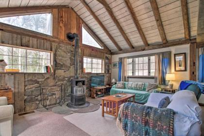 Private Rustic Home 10 Min to Bromley Mtn! - image 15