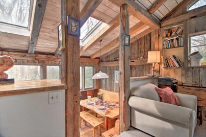 Private Rustic Home 10 Min to Bromley Mtn! - image 2