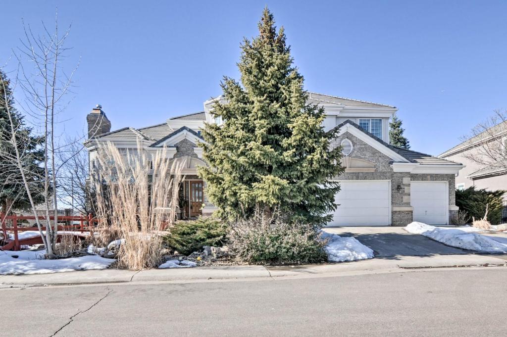 Elegant Lone Tree Home - Near Hiking Trails and Denver - image 2