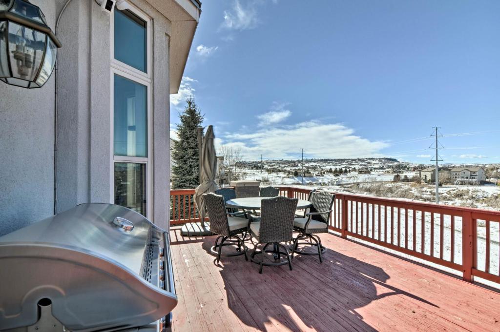 Elegant Lone Tree Home - Near Hiking Trails and Denver - image 4