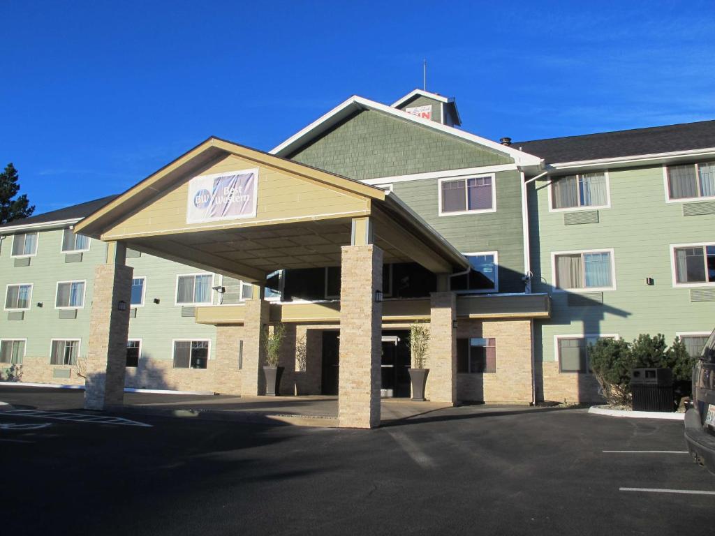 Best Western Long Beach Inn - image 6