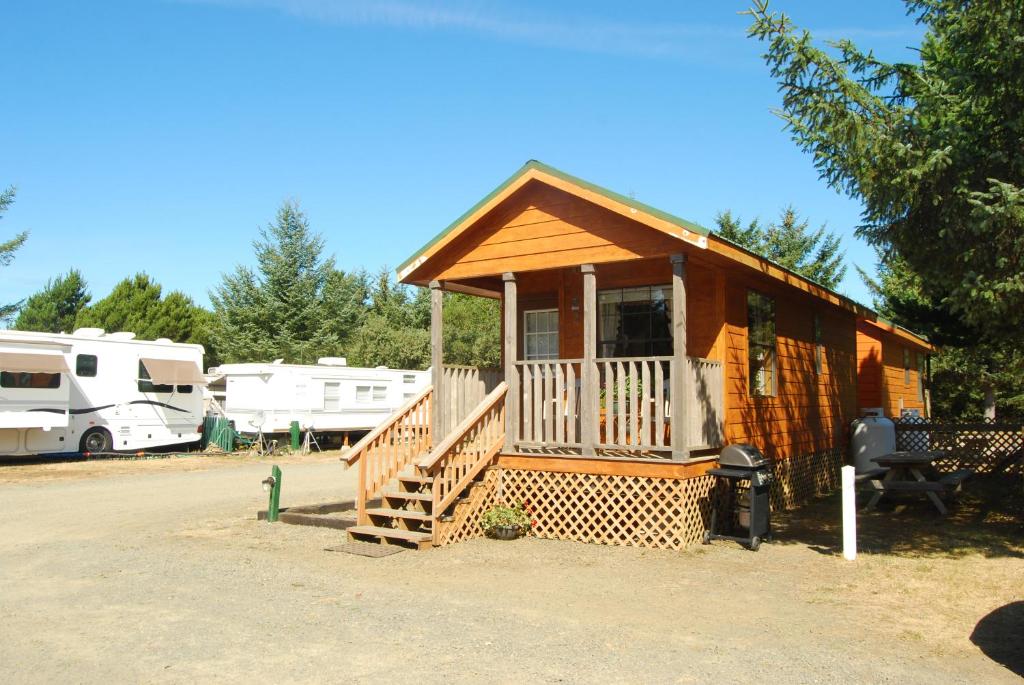 Long Beach Camping Resort Cabin 2 - main image