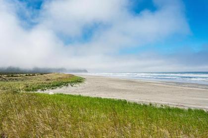 Long Beach Camping Resort Cabin 2 - image 9