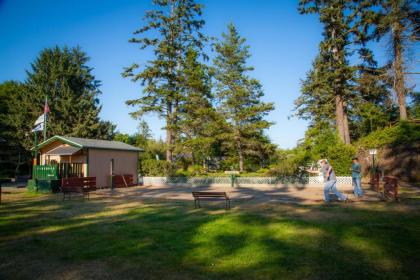 Long beach Camping Resort Yurt 8 - image 12