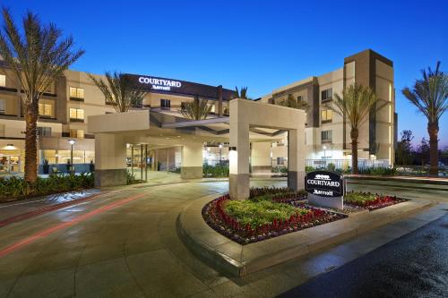 Courtyard Long Beach Airport - main image