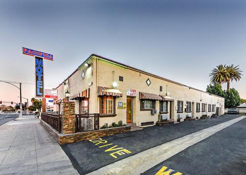 Pacifica Motel - main image