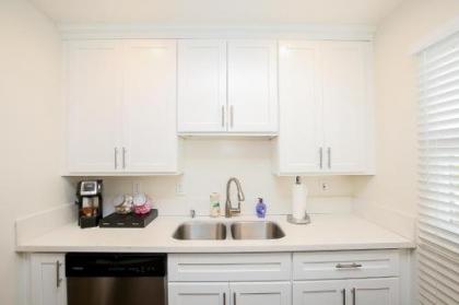 Belmont Heights Long Beach- King Bed - Fast WiFi - Free Parking - image 2