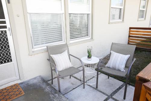 Belmont Heights Long Beach- King Bed - Fast WiFi - Free Parking - image 5