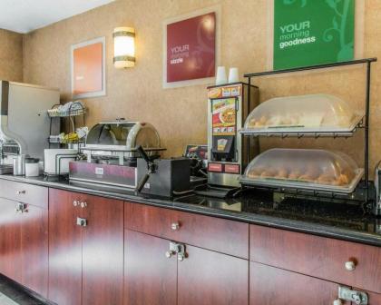 Red Lion Inn & Suites Long Island City - image 3