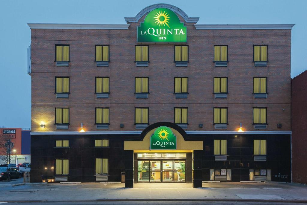 La Quinta Inn by Wyndham Queens (New York City) - main image