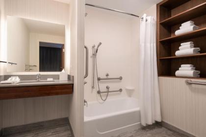 Hilton Garden Inn Long Island City - image 14