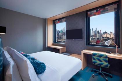 Aloft Long Island City-Manhattan View - image 8