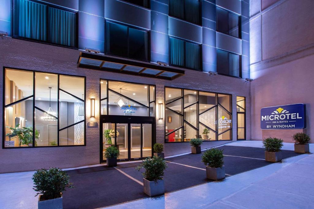 Microtel Inn by Wyndham Long Island City - main image