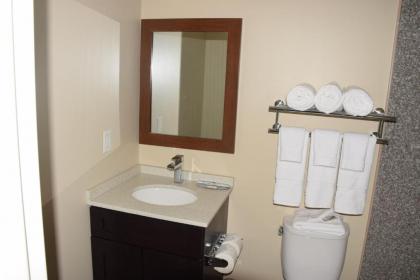 Astoria Delancy Inn & Suites - image 12