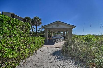 Sunny Gulf Coast Villa with Direct Beach Access - image 10