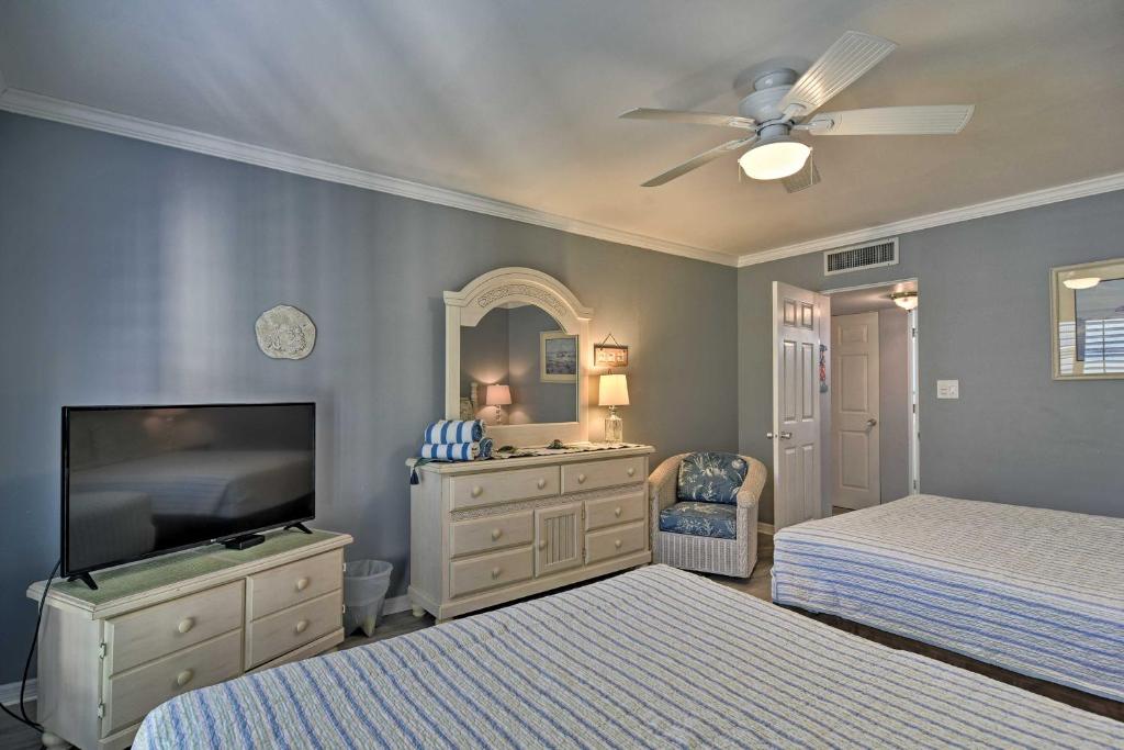 Sunny Gulf Coast Villa with Direct Beach Access - image 2